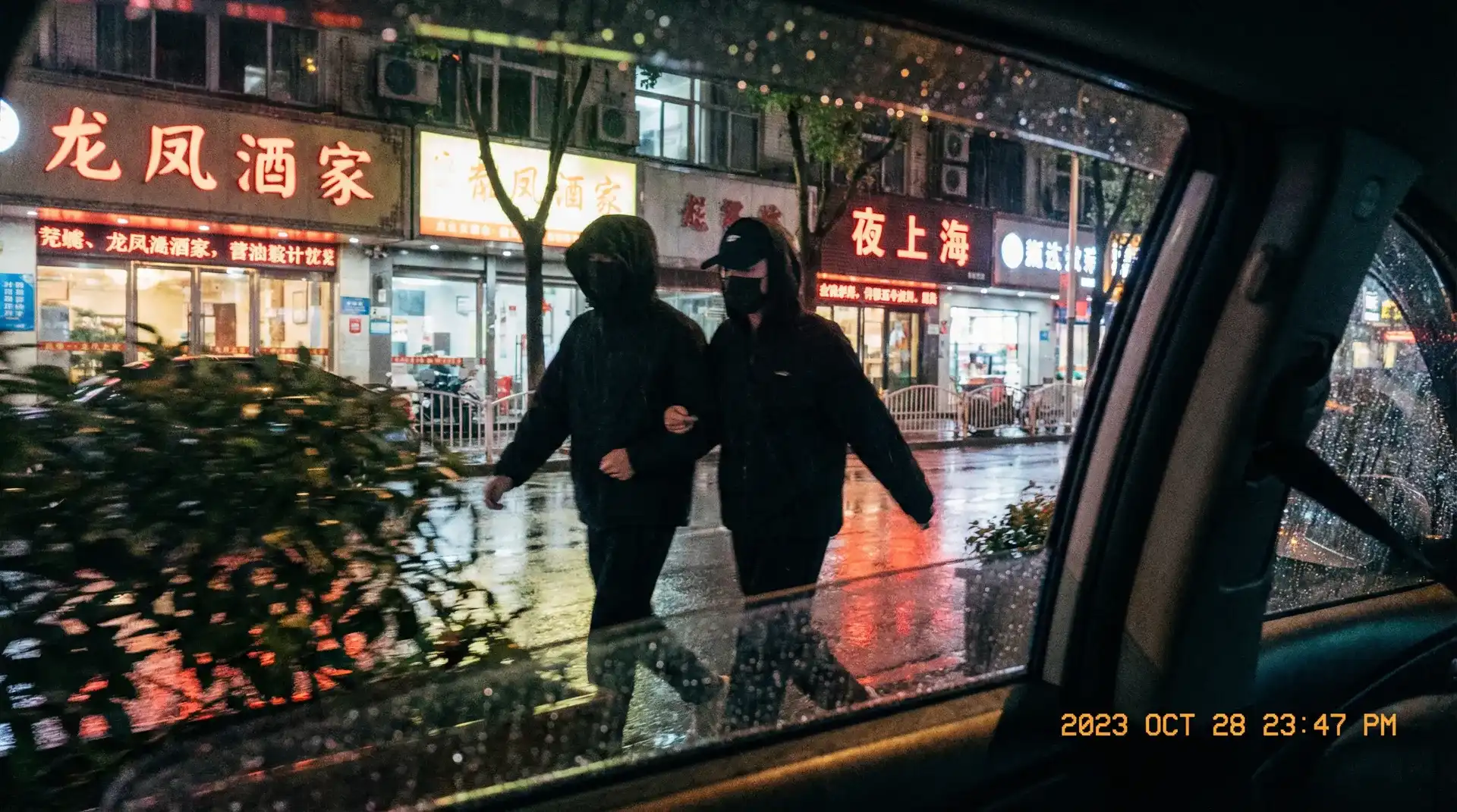 靠逼视频-热门视频资源库|免费高清在线看|内容丰富多样 - 顶流明星深夜密会现场抓拍照片